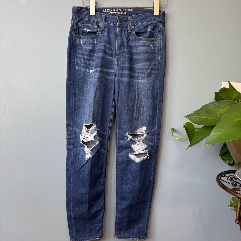 American Eagle Vintage Hi-Rise Distressed Destroyed Denim Straight Jeans Size 2